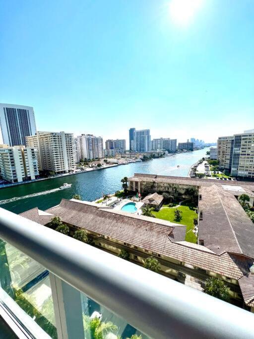 Luxury Condo Steps From Beach Hallandale Beach Exterior foto